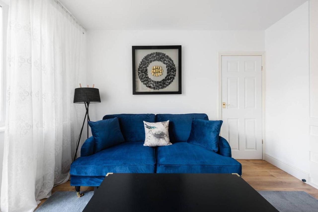 The Bluebird - One Bedroom Apartment In Watford Watford  Bagian luar foto