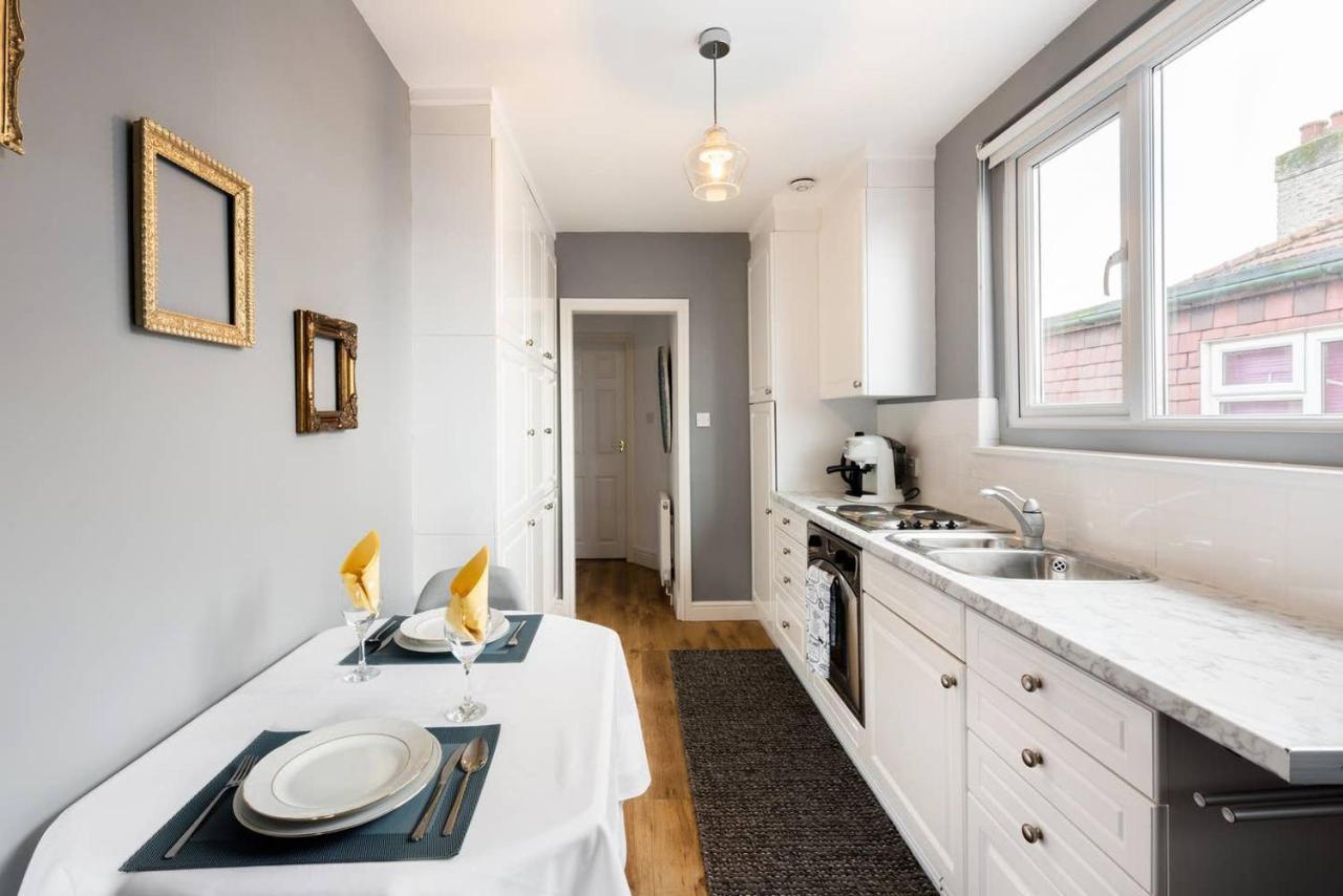 The Bluebird - One Bedroom Apartment In Watford Watford  Bagian luar foto